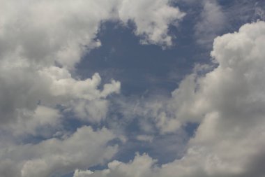 Mavi gökyüzü güzellik bulutu