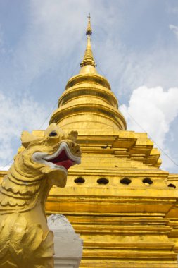 Sri Chomthong vora vihan 'lı Singha heykeli