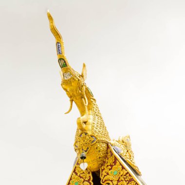 Altın Hussadeeling Heykelleri Gable Tepesi izole edildi