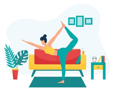 Kız evde yoga pratiği yapıyor. Evde yoga dersleri kavramı. Oturma odasında yoga yap. Düz. Sağlıklı bir yaşam tarzı. Ev mobilyalarının arka planındaki kadın karakter
