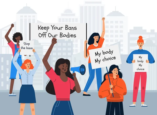 Grupo Mulheres Que Protestam Protegendo Seus Direitos Mantém Cartazes Bandeiras —  Vetores de Stock