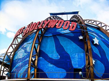 Orlando, FL / USA - 23 Kasım 2006: Walt Disney World World 'deki Disney Springs' te Planet Hollywood 'un İşareti.