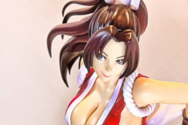 Osaka, Japonya - 10 Nisan 2023: MAI SHIRANUI figürünün Dövüş Kralı karakterinden görüntüsü. Kotobukiya Japonya 'dan Bishoujo koleksiyonundan.