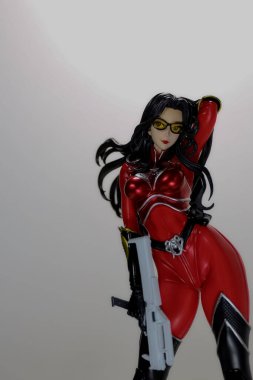Osaka, Japonya - 10 Nisan 2023: GI Joe CRIMSON STRIMSON TEAM karakterinden BARONESS figürünün gösterimi. Kotobukiya Japonya 'dan Bishoujo koleksiyonundan.