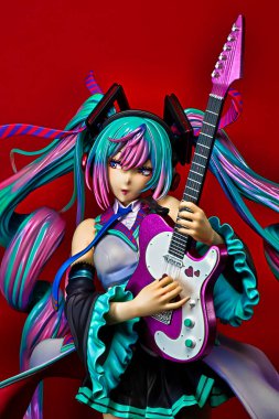 OSAKA, JAPONYA - 10 Temmuz 2023: Kotobukiya Japonya 'dan Bishoujo koleksiyonundan HATSUNE MIKU figürünün görüntüsü