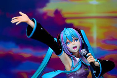 OSAKA, JAPONYA - 10 Temmuz 2023: Kotobukiya Japonya 'dan Bishoujo koleksiyonundan HATSUNE MIKU figürünün görüntüsü