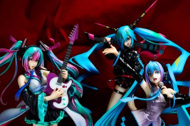 OSAKA, JAPONYA - 17 HAZİRAN 2023: HATSUNE MIKU figürünün ölçekli boyalı figür serisinden görüntüsü.