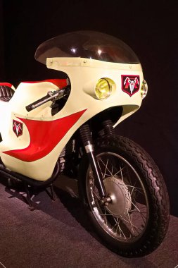 OSAKA, JAPONYA - 20, 2023: karakterin şekli. Oyun merkezlerinde vinç oyunları için ödüller. Japon pop kültürü. Japon alt kültürü. Cadılar Bayramı kostümünün görüntüsü.