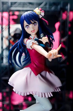 OSAKA, JAPONYA - 20, 2023: karakterin şekli. Oyun merkezlerinde vinç oyunları için ödüller. Japon pop kültürü. Japon alt kültürü. Cadılar Bayramı kostümünün görüntüsü.