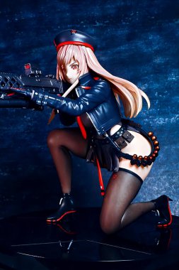 OSAKA, JAPONYA - 23 Aralık 2023: Oyun uygulaması: Stüdyoda NIKKE karakterlerinin gerçekçi figürleri fotoğraflandı. Japon pop kültürü.