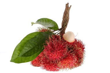 Rambutans grubunu beyaz arka planda izole edin. Asya Meyve Konsepti.