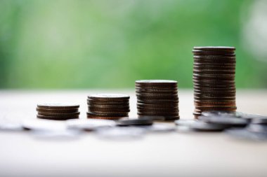 Yükseklik, yükselen fiyatlar ve artan zenginlik artışlarının yan görünümü.