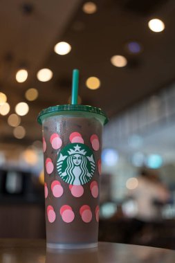 Bangkok, Tayland - 25 Ekim 2022 Üye Starbucks Ödülleri özel şablonu için yeniden kullanılabilir bir bardak, Sadece 25 Ekim 2022 'de Venti boyutunda Starbucks içkisi sipariş edin.