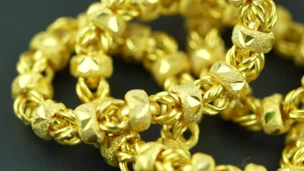 Close Golden Necklace Luxury Jewelry Rotate Slow Motion Shot — Vídeos de Stock