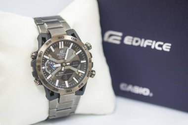 Bangkok, Tayland - 13 Nisan 2023: Luxury Watch Casio Modern Men 's Watch CASIO EDIFICE with box. Cloe yukarı