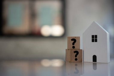 Evin modeli ve soru işaretleri. Ev kavramı sorusu