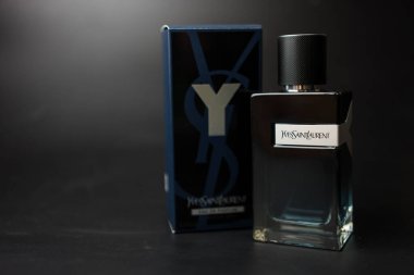 Samut Prakan, Tayland - 29 Nisan 2023: Y Men EDP EAU DE PARFUM 100 ml. KÜZÜK MERKEZİ KURUMU