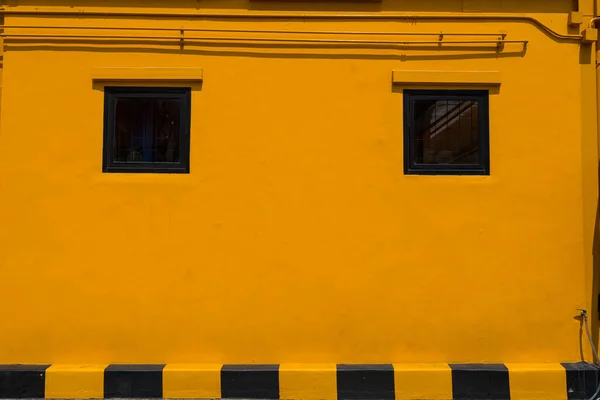 Структурные Детали Желтого Идеального Современного Здания Снаружи — стоковое фото