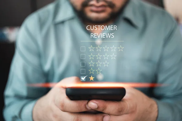 Customer Dissatisfaction Concept Customer Using Smartphone Expressing Dissatisfaction Review Bad — Stock Photo, Image