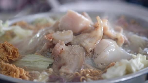 Koken Eten Moo Kata Thaise Barbecue Varkensvlees Buitenlucht — Stockvideo
