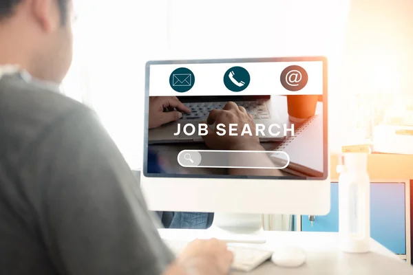 Jobbsökningskoncept Hitta Din Karriär Man Tittar Online Webbplats Med Dator — Stockfoto