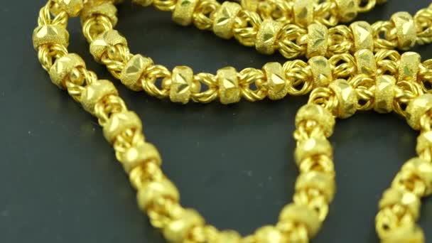 Элегантное Золотое Ожерелье Класса Люкс Белом Фоне Золотое Ожерелье Ценный — стоковое видео