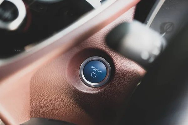 車のエンジンの開始を停止するためのボタン 水平像 — ストック写真