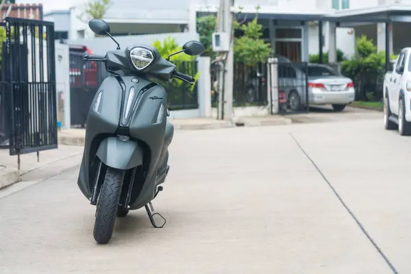 萨穆特 普拉坎 Samut Prakan 8月6日 私人摩托车 雅马哈大菲拉诺混合动力2023 豪华灰色 新设计 支持生活方式的特点 — 图库照片