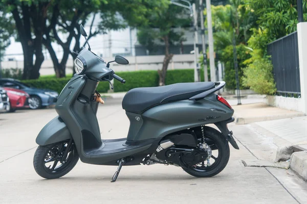 萨穆特 普拉坎 Samut Prakan 8月6日 私人摩托车 雅马哈大菲拉诺混合动力2023 豪华灰色 新设计 支持生活方式的特点 — 图库照片