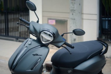 Samut Prakan - 12 Ağustos 23: Özel scooter motosikleti, Yamaha Grand Filano Hybrid Connected 2023. Yeni tasarım, özellikler, daha rahat ve daha kolay sürüş ve mavi çekirdekli hibrit motorlu yakıt tasarrufu