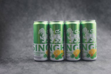 Samut Prakan, Tayland - 31 Ağustos 2023: Bir kutu SINGHA UME LEMON SODA şekersiz, 0 kcal. Markası SINGHA, Tayland 'ın en ünlü içecek markasından..