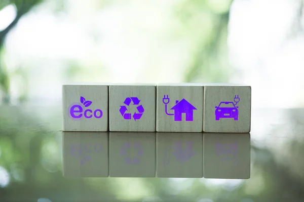Holzblock Mit Symbol Für Erneuerbare Energien Idee Für Umweltbewusste Klimafreundliche — Stockfoto