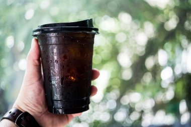 Buzlu sade kahve ya da Amerikan kahvesi.