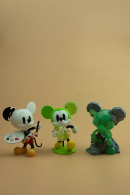 Bangkok, Tayland - 16 Ekim 2023: şirin Pop Mart oyuncak biblosu. POPMART Disney 'in üç karakteri Mickey Serisi' nin 100. yıldönümü