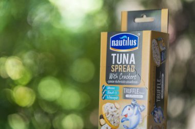Bangkok, Tayland - 23 Ekim 2023: Nautilus Tuna Yeni tatlar yayıyor, trüf şu anda moda. Tayland Pataya Gıda Grubu, Nautilus markası altında işlenmiş deniz ürünleri üreticisi.