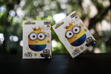 Bangkok, Tayland - 23 Ekim 2023: Minions Random Box, BOB 1.0, rastgele 12 ve gizli 1 dizayn seçilebilir, ayrıca ufaklık Miniso Tayland 'dan 229 THB düşebilir.