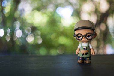 Bangkok, Tayland - 29 Ekim 2023: Sevimli figürler Pop Mart KUBO Yaşam Serisi Yürüyüşleri, Muse. Tüm sette 12 tane kör kutu var.