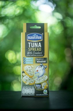 Bangkok, Tayland - 29 Ekim 2023: Nautilus Tuna Yeni tatlar yayıyor, trüf mantarı şu anda moda. Tayland Pataya Gıda Grubu, Nautilus markası altında işlenmiş deniz ürünleri üreticisi.