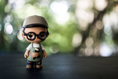 Bangkok, Tayland - 31 Ekim 2023: Sevimli figürler Pop Mart KUBO Yaşam Serisi Yürüyüşleri, Muse. Tüm sette 12 tane kör kutu var.