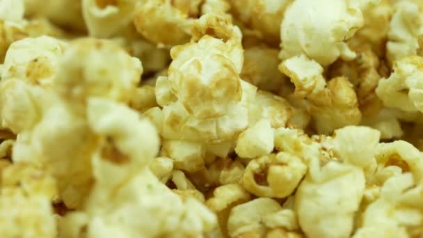 Powolny Ruch Obraca Popcorn Żółty Świeżo Solony Popcorn Tekstury Koło — Wideo stockowe