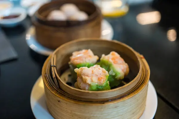 Hot steamed shrimp dumplings look delicious, shrimp Chinese steamed dumplings recipe wrapped by green wonton wrapper