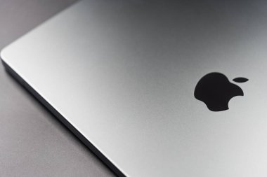 Bangkok, Tayland - 29 Aralık 2023 New Apple MacBook pro. Apple MacBook Pro M3 Max, Space Black. M3 ile yeni MacBook Pro