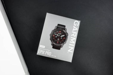 Bangkok, Tayland - 24 Ocak 2024: Bir kutu Garmin Epix Pro Gen 2,