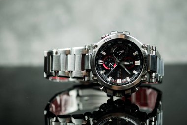 Bangkok, Tayland - 31 Ocak 2024: G-ShoCK saat modeli MTG-B1000D-1ADR. MT-G serisi yumuşak, orta büyüklükte bir kompozit bant kullanır. Gelişmeler dayanıklılık ve titreşime dayanıklılık sağlar.