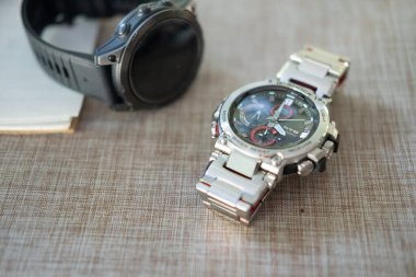 BANGKOK, THAILAND - 5 Şubat 2024 Casio G-Shock modeli MTG-B1000D-1ADR, paslanmaz çelik kol saati. G-Shock, Casio tarafından üretilen bir saat serisidir..