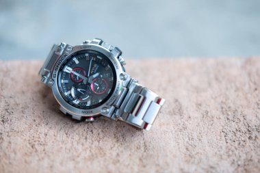 Bangkok, Tayland - 21 Şubat 2024 Casio G-Shock modeli MTG-B1000D-1ADR, lüks moda saati