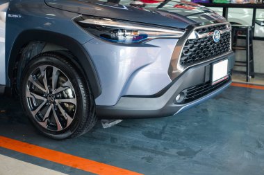 Samut Prakan, Tayland - 21 Şubat 2024: Toyota corolla CROSS, Celestite gray metallic, the whole new Corolla CROSS.