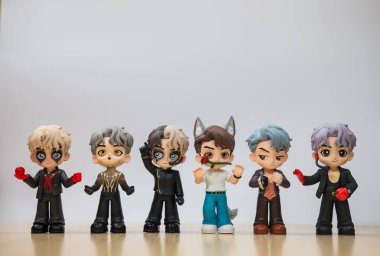 Bangkok, Tayland - 4 Mayıs 2024 POP MART X JACKSON WANG MAGIC MAN SERIES Figürleri, tüm set 6 kör kutu içerir. Ünlü Çinli şarkıcı Jackson Wang.