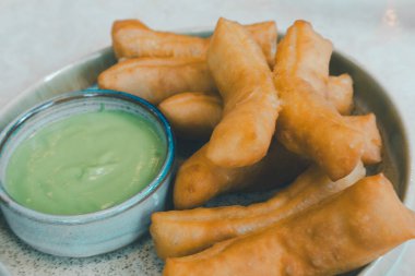 Patongko muhallebisi, popüler bir Tayland tatlısıdır. Doğru tat yüzünden günlük hayatta tüketilen dokular çıtır çıtır ve tatlı ve yumuşak kremayla yumuşaktır..