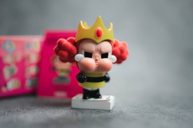 Bangkok, Tayland - 25 Mayıs 2024: Şirin oyuncak Popmart 'tan Sulugöz X Powerpuff Girls' ün sırrı. Gizli, Pop Mart Prensesi Morbucks Savaş Elbisesi.